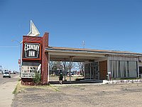 USA - Tucumcari NM - Abandoned Economy Inn Motel Lobby & Sign (21 Apr 2009)